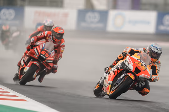 Wet MotoGP race of Indonesian Grand Prix - Wikimedia Commons (CC-by-2.0)