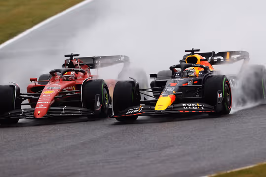 Charles Leclerc e Max Verstappen in lotta per la 1° posizione - Twitter Red Bull